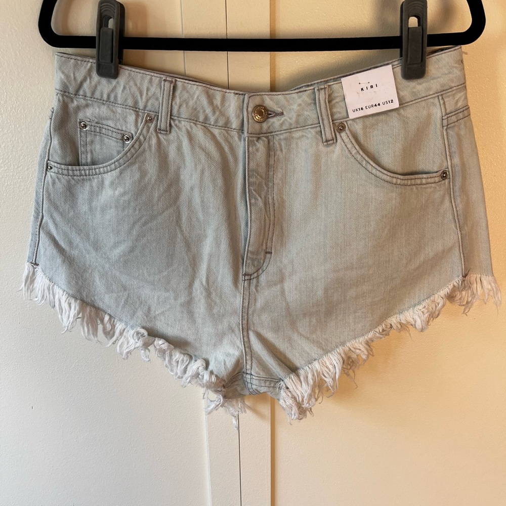 Topshop Kiri Denim Women’s NWT Jean Shorts Light Wash‎ Frayed Size US 12